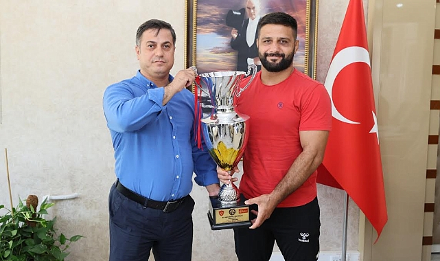 Manisa İl Müdürü Öztürk, Başarılı Güreşçileri Tebrik Etti