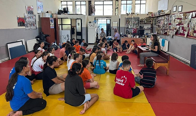 Salihli'de Öğrencilere Teknoloji Bağımlılığı ve Spor Eğitimi Verildi