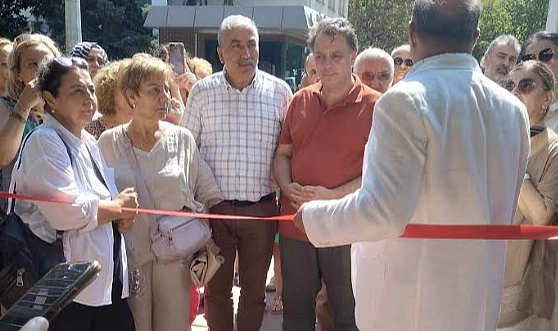 SASAD Başkanı Umutlu'dan Zerrin'e İmzalı Şiir Kitabı