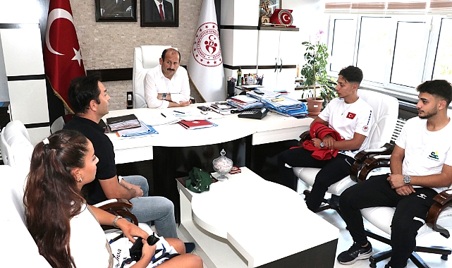 Buz Pateni Sporcularından Samsun Gençlik ve Spor İl Müdürü Feyzullah Dereci’ye Ziyaret