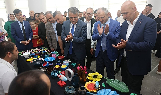 Çayırova'da Engelsiz Yüreklerin Eserleri Sergilendi