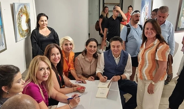 İzmir’de Dostluk Kazansın Romanının Tanıtım Gecesi Yapıldı