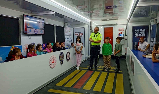 Mobil Trafik Tırı, Samsun’da Öğrencilere Trafik Eğitimi Verdi