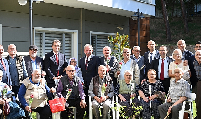 Salihli Belediye Başkanı Mazlum Nurlu'dan 1 Ekim Yaşlılar Günü'ne Özel Ziyaret