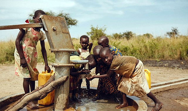 Afrika'da Su Kuyusu Açan Dernek