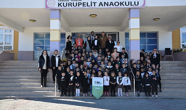 Minik Öğrenciler Atatürk'ü Fidan Dikerek Andı