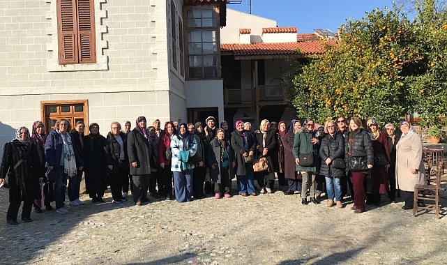56 Kişilik Kadın Kafilesi Salihli’yi Adım Adım Gezdi
