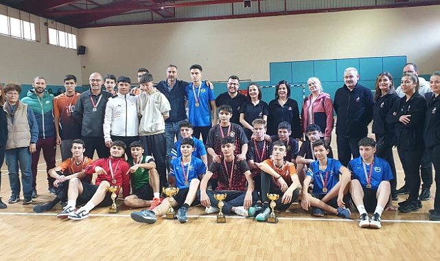 Manisa’da Genç Kız ve Erkek Badminton İl Birinciliği Tamamlandı