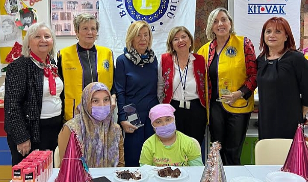 Minik kalpler yeni yılı umut ve neşe ile karşıladı