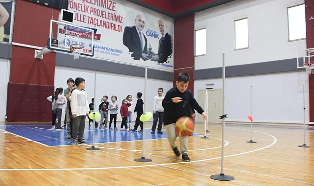 Çocuklar Parkurun Tozunu Dumana Kattı!