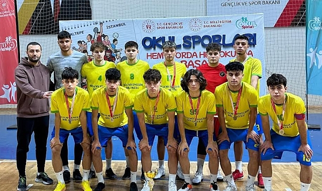 SEYİT ATEŞ SPOR LİSESİ FUTBOL TAKIMI İSTANBUL İKİNCİSİ OLDU