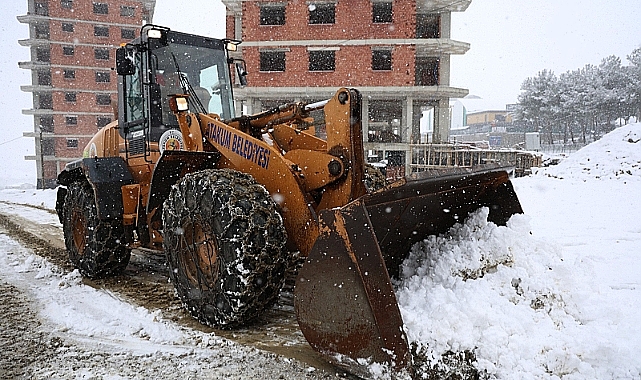 Atakum Belediyesi'nden Kesintisiz Karla Mücadele Çalışması