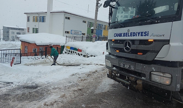 Canik Belediyesi'nden Okullara Buzlanmaya Karşı Önlem
