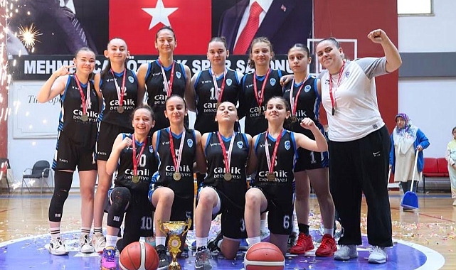 Canik Belediyespor 3 Kulvarda Şampiyon Oldu