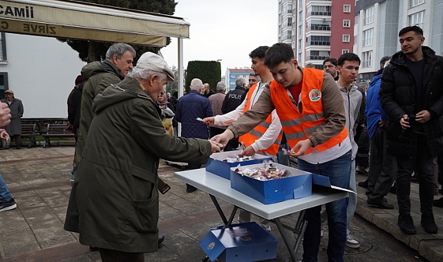 Atakum Belediyesi’nden Vatandaşa Bayram Şekeri İkramı
