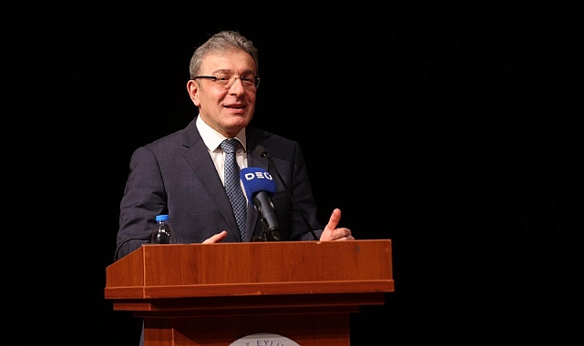 DEÜ’de Tiyatro Coşkusu: Muhsin Ertuğrul ve Suat Taşer Ödülleri Sahiplerini Buldu