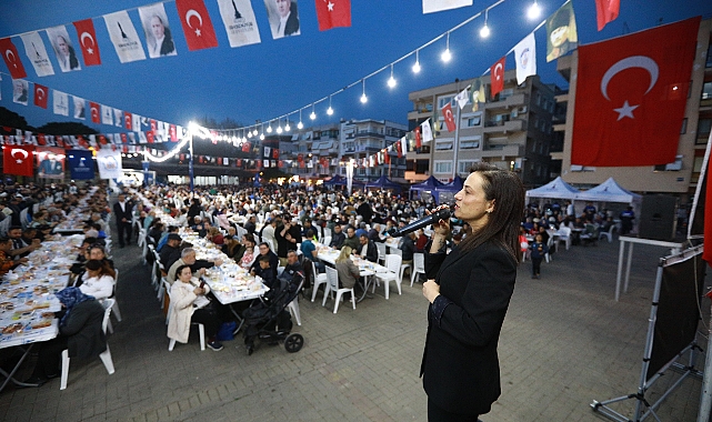 Efes Selçuk’ta Kadir Gecesi’nde Dayanışma Sofrası Kuruldu