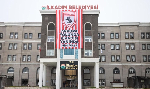 İlkadım Kırmızı Beyaza Büründü