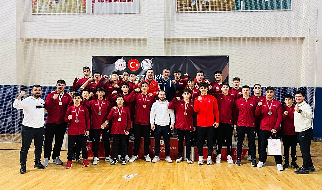 Manisalı Güreşçilerden Büyük Başarı: 15 Madalya ile Döndüler