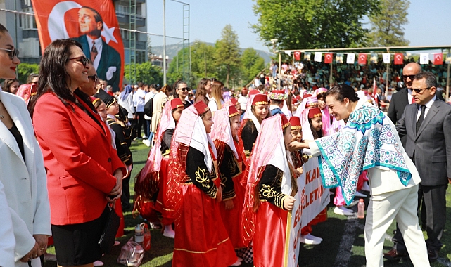 Efes Selçuk'ta 23 Nisan Coşkusu Çocuk Şenliğiyle Kutlandı
