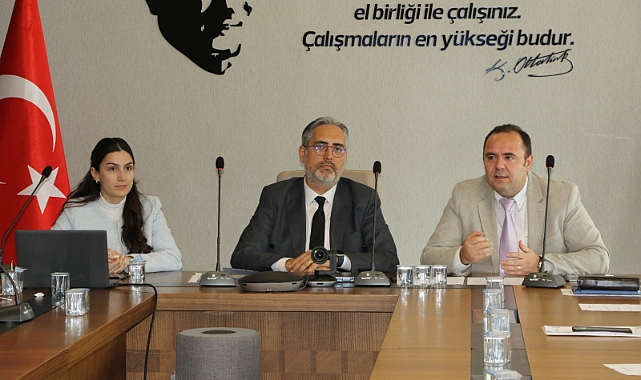 Manisa’da Güneş Enerjisi Atağı: İlçe Belediyeleri Bu Toplantıda Ne Öğrendi?