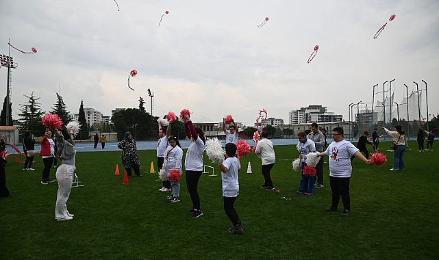 Manisa’da Özel Bireyler İçin Renkli Uçurtma Şenliği
