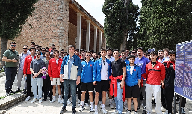 Yurtlig Voleybol Turnuvası Manisa’da Spor ve Tarihi Bir Araya Getirdi
