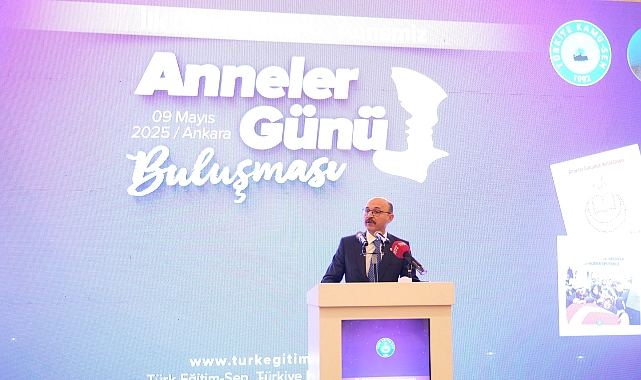 Anneler Günü Programında Duygusal Anlar: “Annelerimiz Devletimizin de Direğidir”