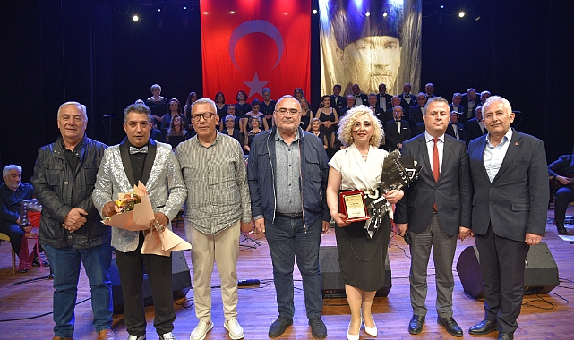 Ata Sahne’de 19 Mayıs Coşkusu: Sanat ve Kitapla Dolu Unutulmaz Gece