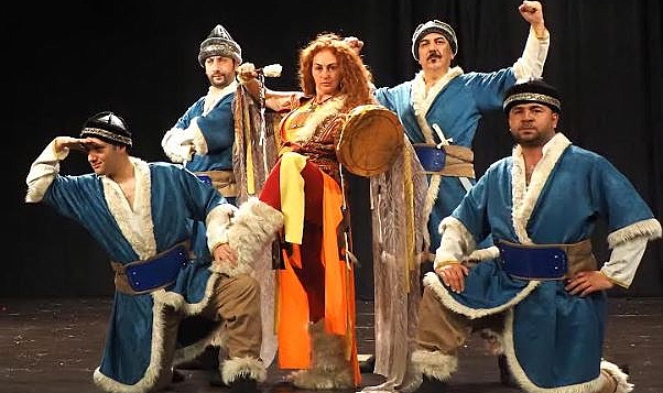 Edremit’te 1 Mayıs Alanları Doldurdu: “Alın Teriyle Yürüyenlere Selam Olsun”