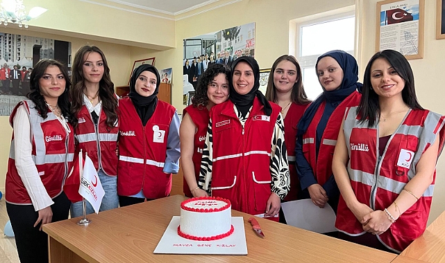 Havza Genç Kızılay Şubesi’nden Gönüllü Öğrencilerine Mezuniyet Kutlaması