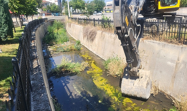 Çorum Belediyesi Şehir Merkezindeki Dere Temizlik Çalışmalarına Devam Ediyor