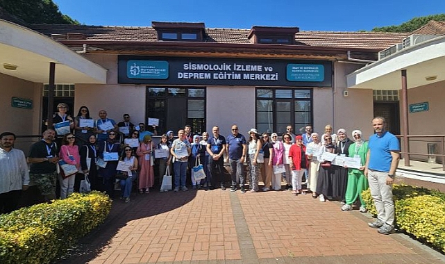 Deprem bölgesindeki öğretmenlere afet farkındalık eğitimi