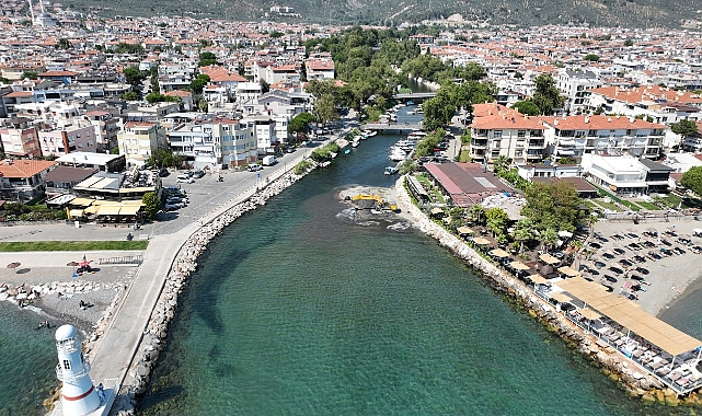 Edremit’te, Dere Temizlik Çalışmaları Sürüyor