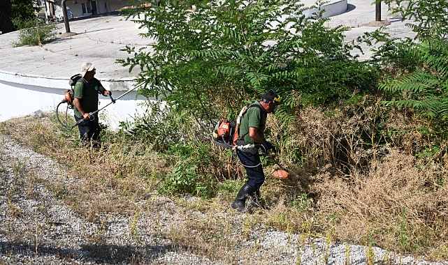 Manisa’da Su Depolarının Çevresinde Yangın Riskine Karşı Kapsamlı Temizlik
