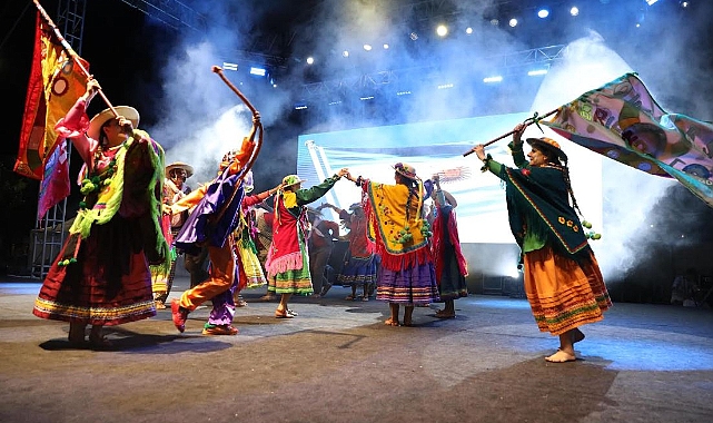 Samsun’da 35. Uluslararası Halk Oyunları Festivali Coşkusu