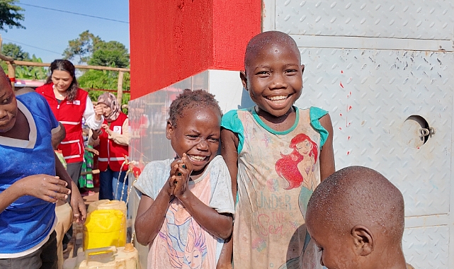 Türk Kızılay’ın Su Kuyuları Afrika’da Hayat Oluyor: Uganda’da 10 Kuyu, 50 Bin Kişiye Temiz Su