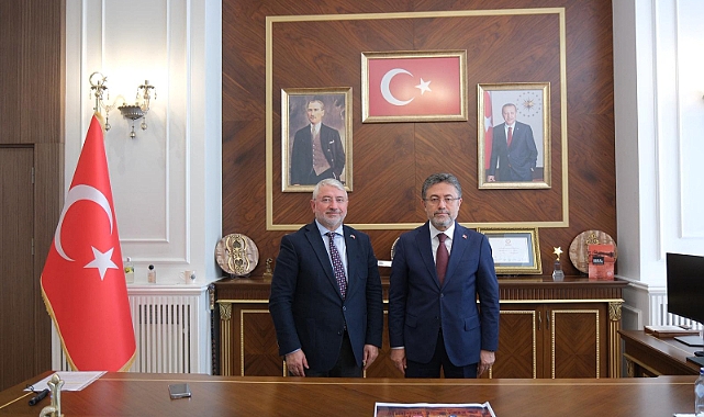 Bakan Yumaklı, Çorum Belediyesi’ni Ziyaret Etti