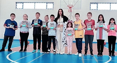 Gönüllü Antrenör Aslı Çoban’dan Spor ve Kitapla Eğitim Hamlesi
