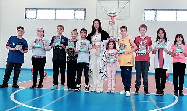 Gönüllü Antrenör Aslı Çoban’dan Spor ve Kitapla Eğitim Hamlesi