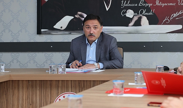Vali Gökmen Çiçek, Aile Ve Sosyal Hizmetler İl Müdürlüğünü Ziyaret Etti
