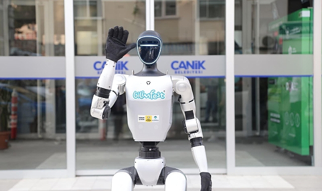 İnsansı Robot CANİKFESTMAN Canik Sokaklarında Vatandaşlarla Buluştu