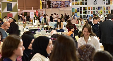 Karadeniz Kitap Fuarı’na Gençlerden Yoğun İlgi