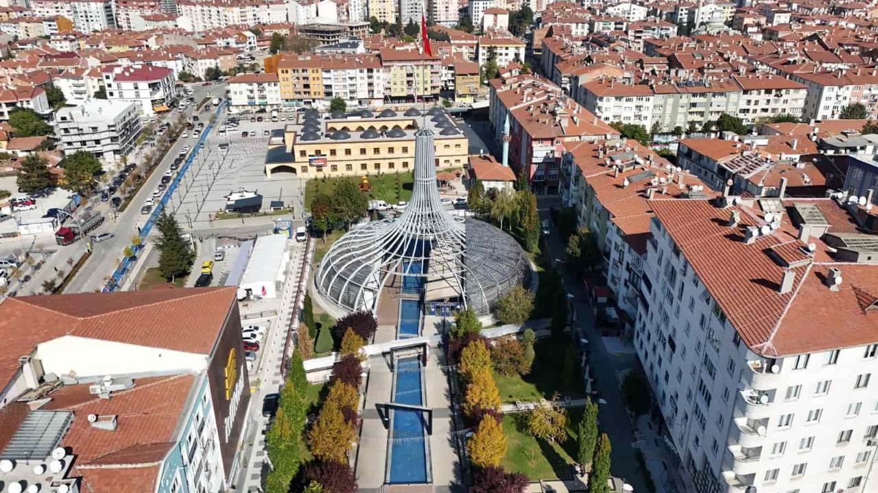 Çorum, şehrin kalbindeki demir yığınından kurtuluyor