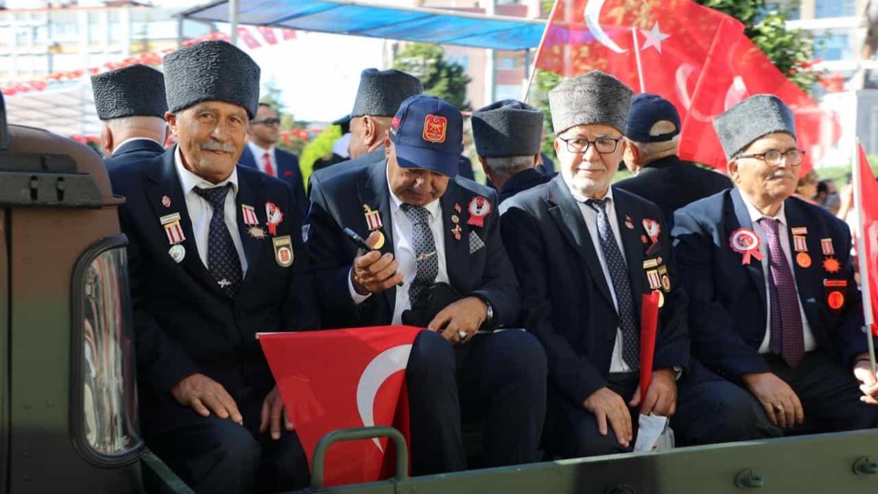 Edremit’te Cumhuriyet’in 102. Yılı Coşkuyla Kutlandı