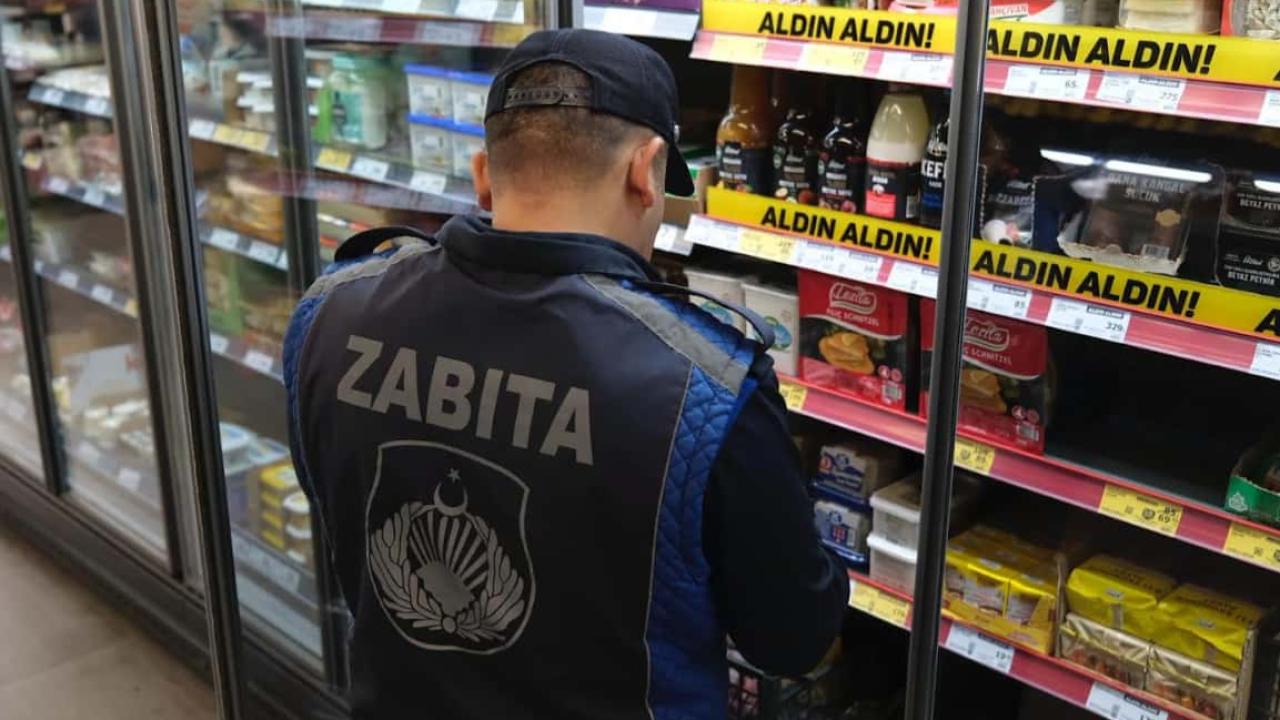 Belediye zabıta ekiplerinden marketlere sıkı denetim