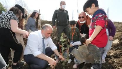 Canik Belediyesi’nden Farkındalık: Fidanlar Toprakla Buluştu
