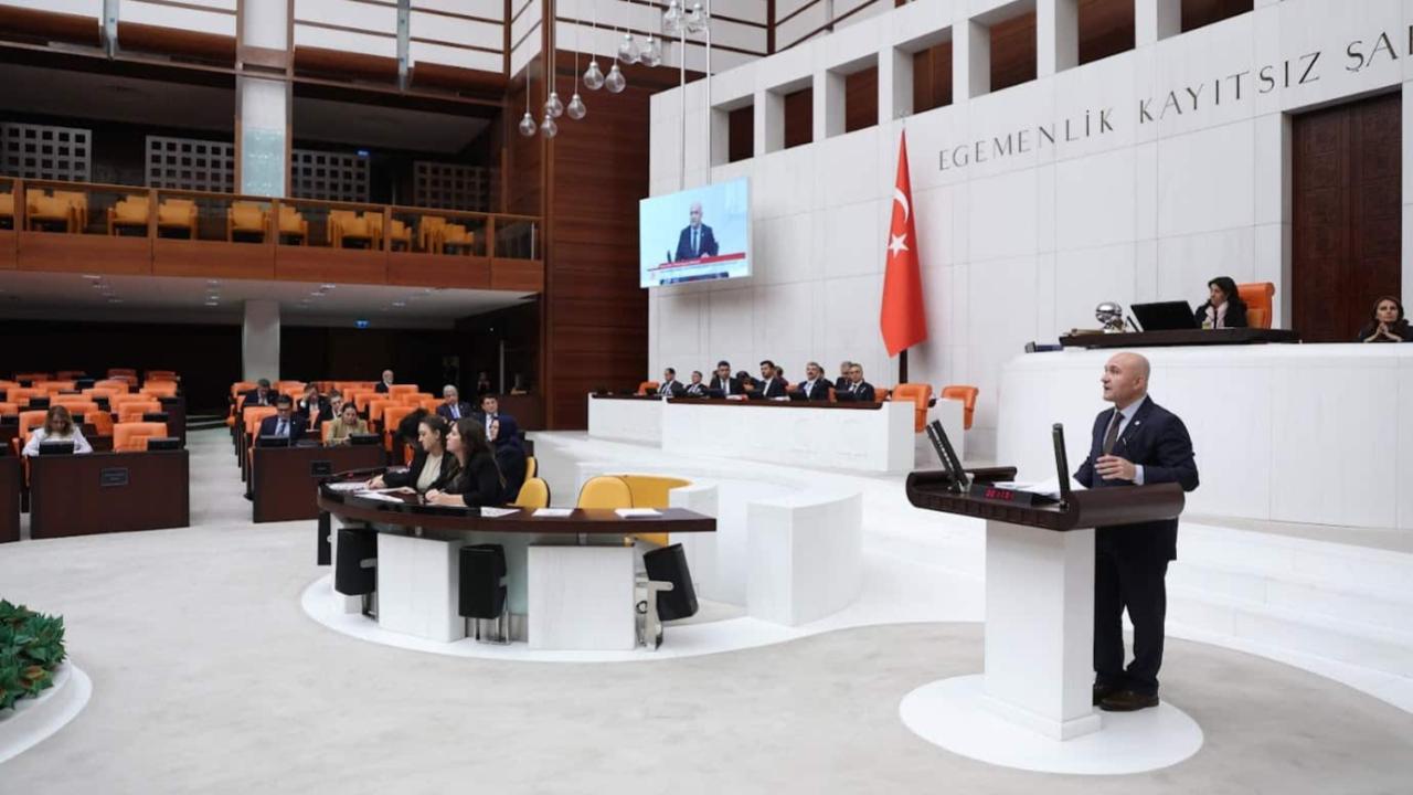 İYİ Parti Genel Başkan Yardımcısı ve Samsun Milletvekili Erhan Usta’dan torba yasa tepkisi: “Bir gün sonrasını planlayamayanlar ülkeyi yönetiyor”