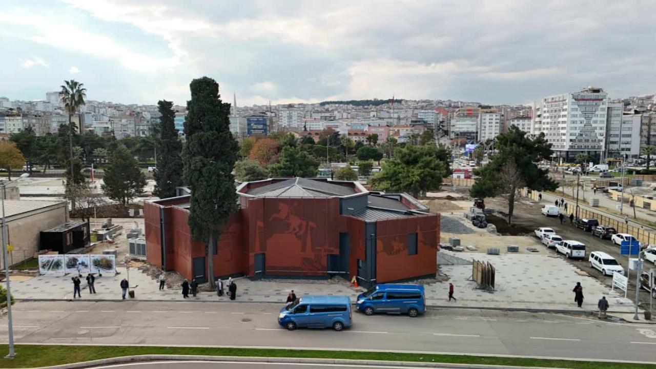 Büyükşehir’in İstiklal Meydanı ve Kurtuluş Yolu Çalışmaları Sürüyor