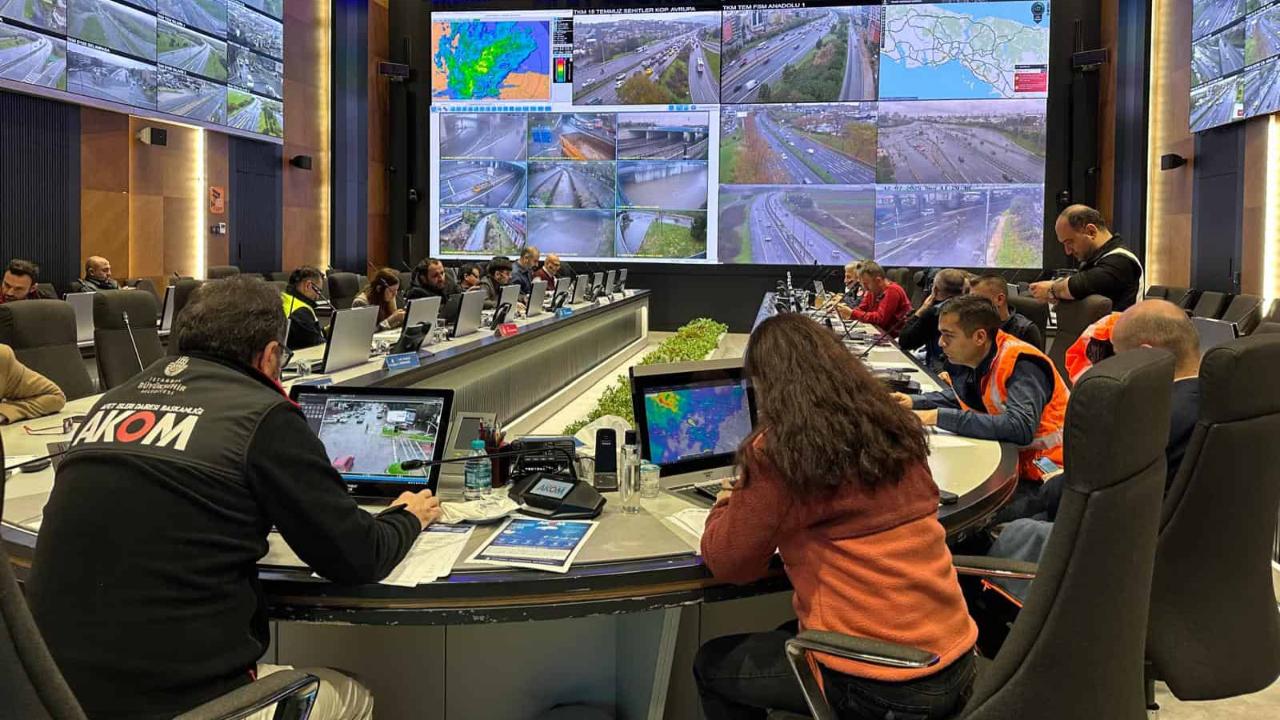 İSTANBUL İÇİN "KIRMIZI ALARM" SEVİYESİNDE UYARI! AKOM Duyurdu: Sağanak ve Fırtına Kabusu Geri Döndü!